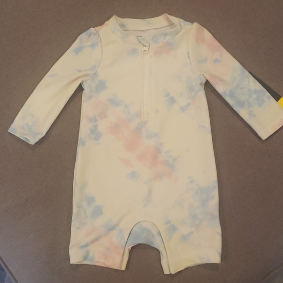 Baby Gap NWT 0-6mo rashguard/bathing suit - Picture 1 of 4